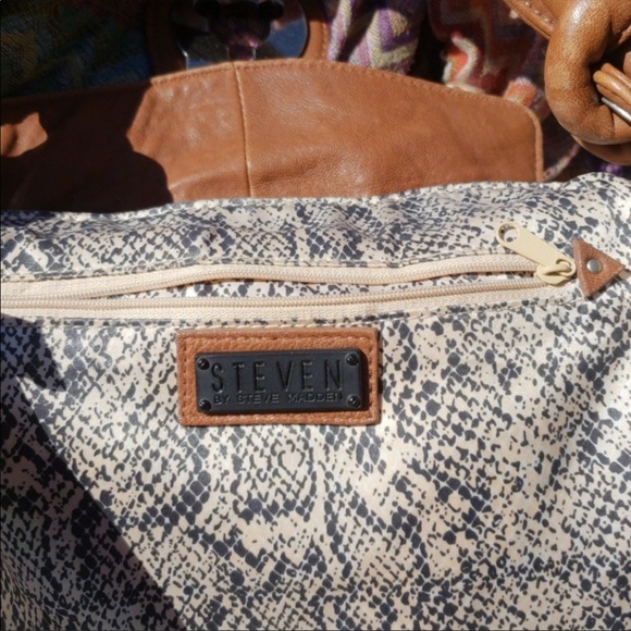 EUC Steve Madden distressed leather brown hobo - Picture 7 of 8